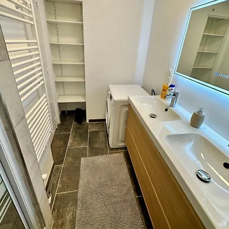 Brand-new 3br Balcony Desks Parking A450 Brignais